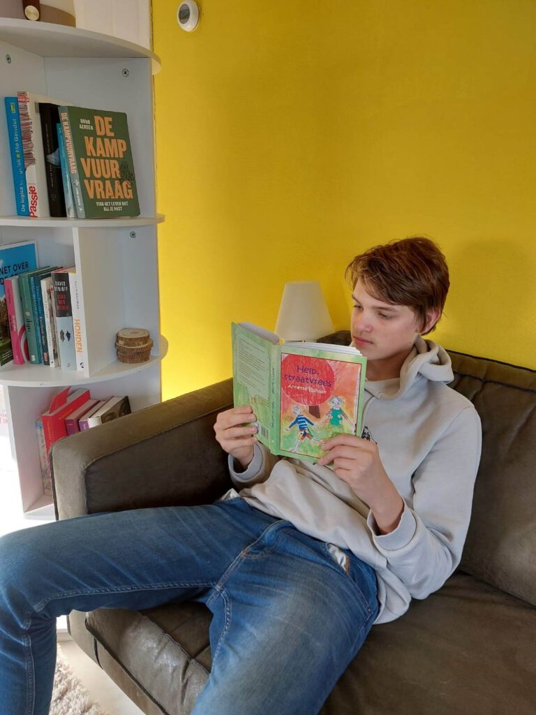 kind wat een boek leest